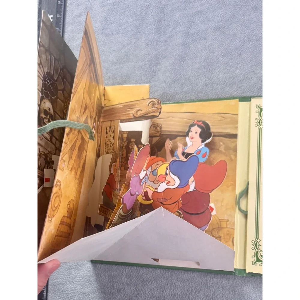 Vintage 1981 Disney Snow White Pop-Up Movie-Go-Round Book Windmill‎ 0671448978